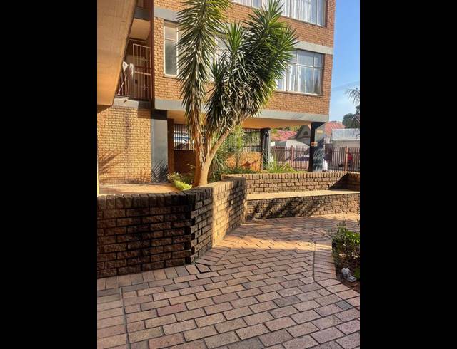 4 BEDROOM APARTMENT FOR SALE IN SUNNYSIDE